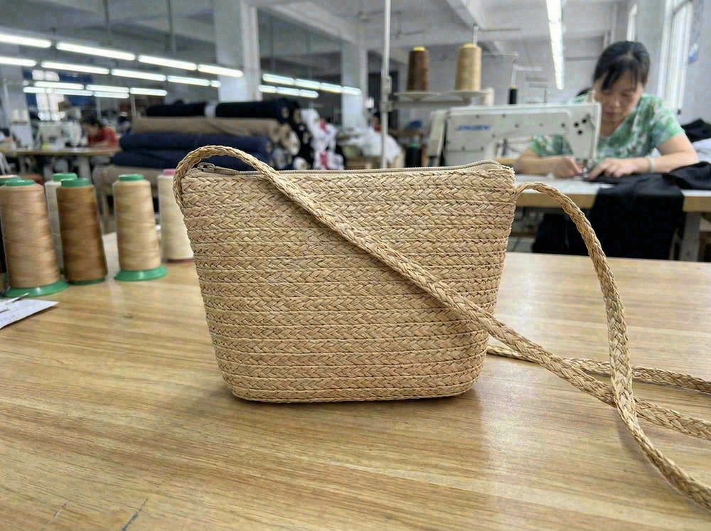 Straw-look vacation crossbody bag with artisan weave