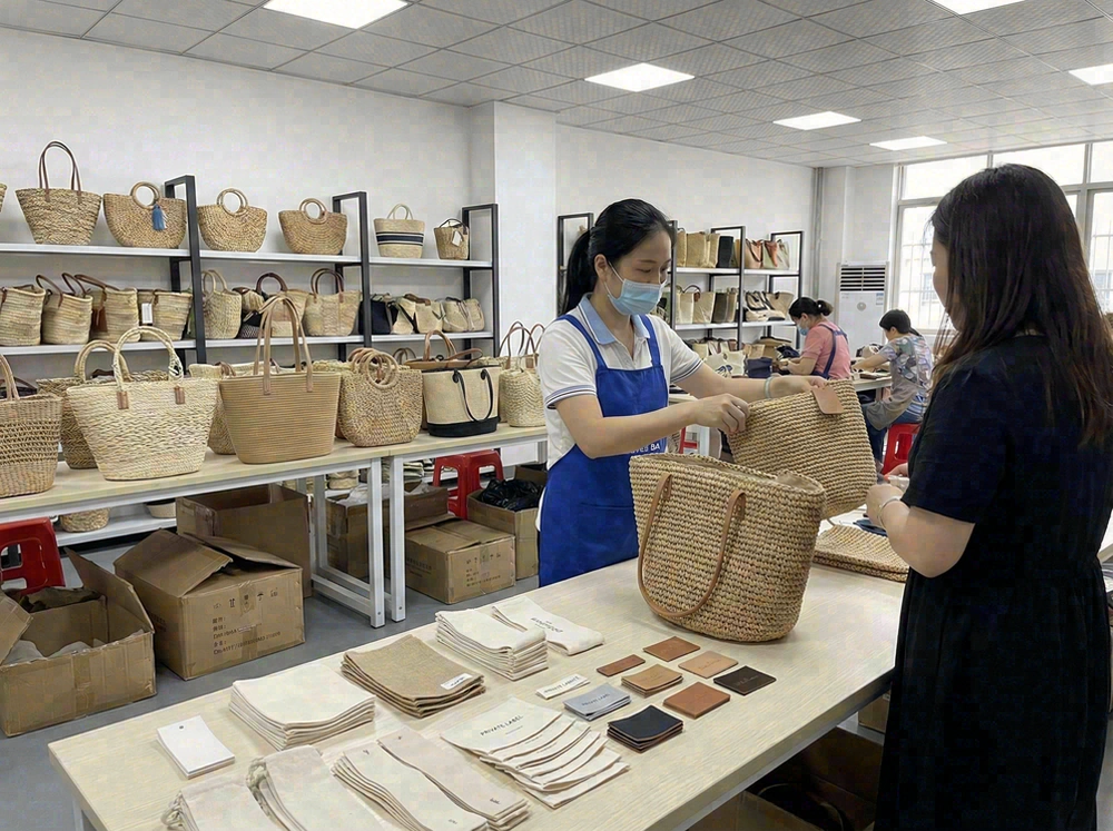 Straw beach bag private label options