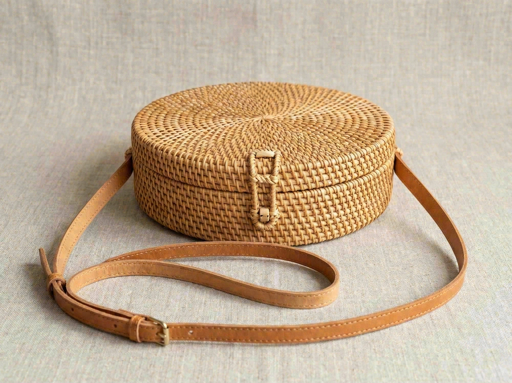 Round woven crossbody with strap