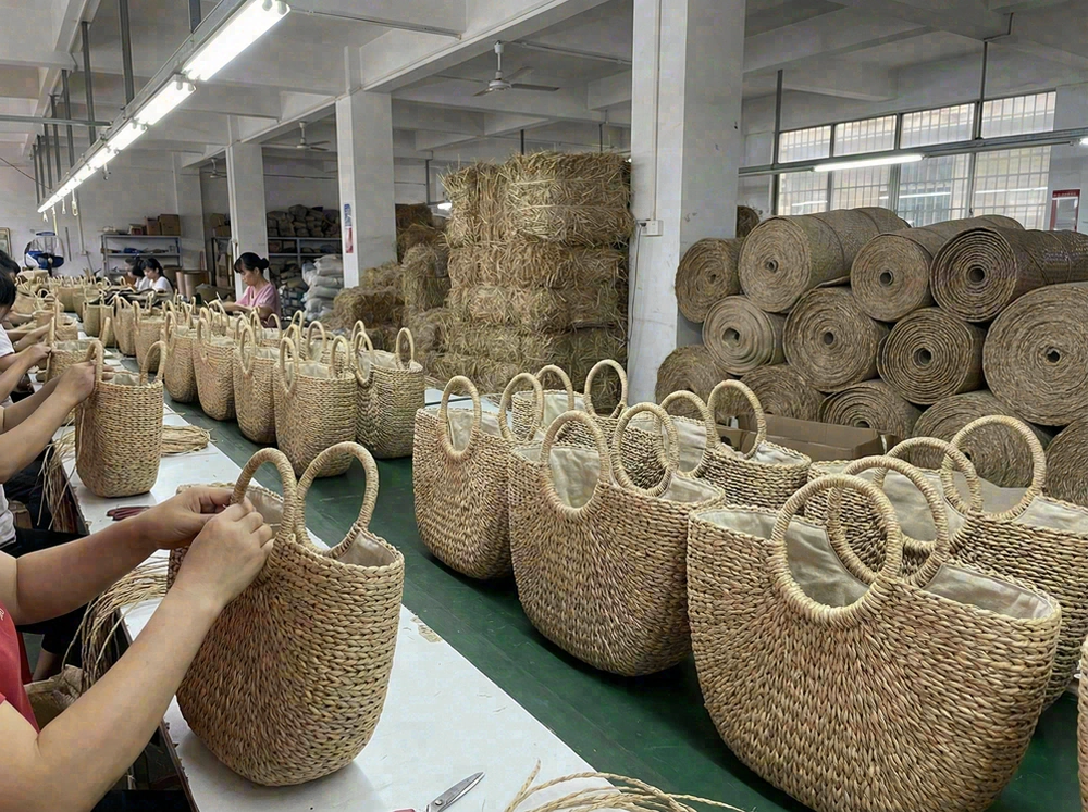 Straw and woven beach bags